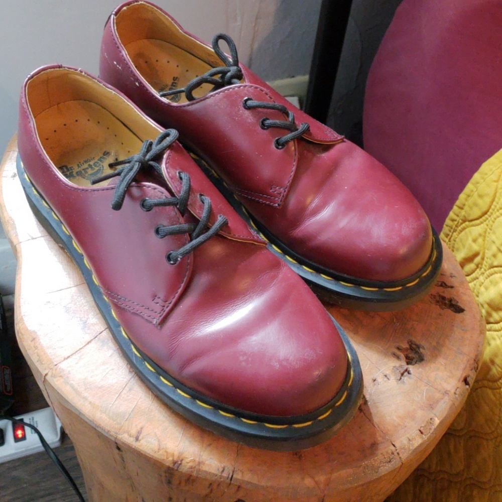 Maroon doc Martina